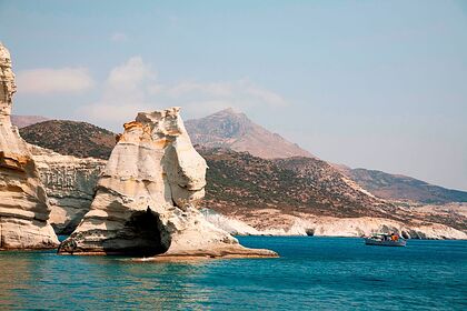 На популярном курорте в Греции затонуло судно с туристами