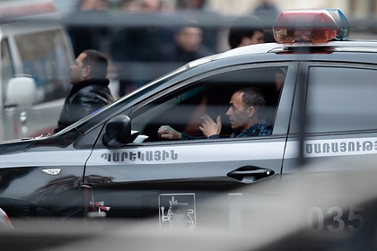 Вооруженный гранатами житель Еревана ворвался в букмекерскую контору Вооруженный гранатами житель Еревана ворвался в букмекерскую контору