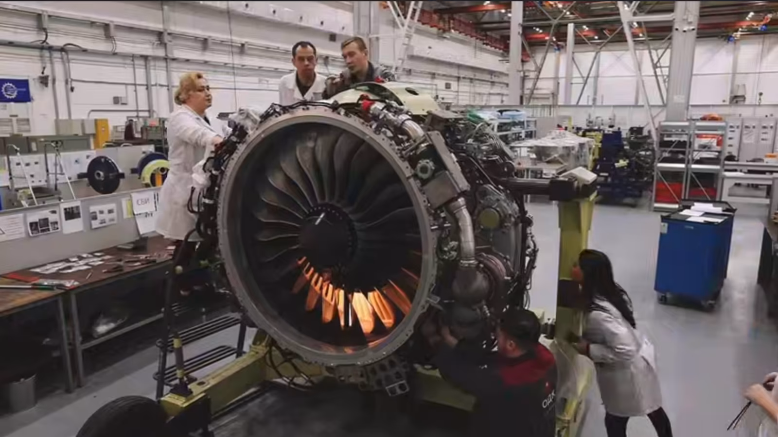 ���������� ��������� ��-8 ��� SJ-100 ������ ��� ���������: ����� � ���� �� ������