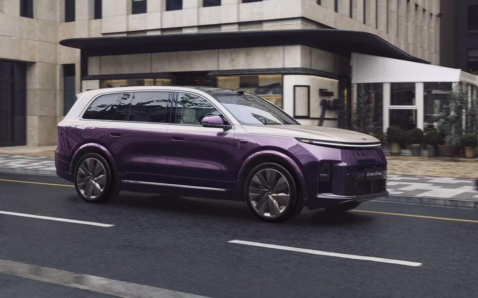 Li Auto L9 Livis ������� � ������: ����������� ������ CCS2 � ������� ���������