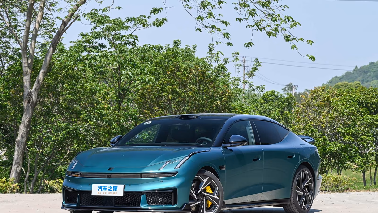 Geely представила мощные седаны Lynk & Co 10 и 10+: 924 л.с., полный привод и цена 2,5 млн рублей