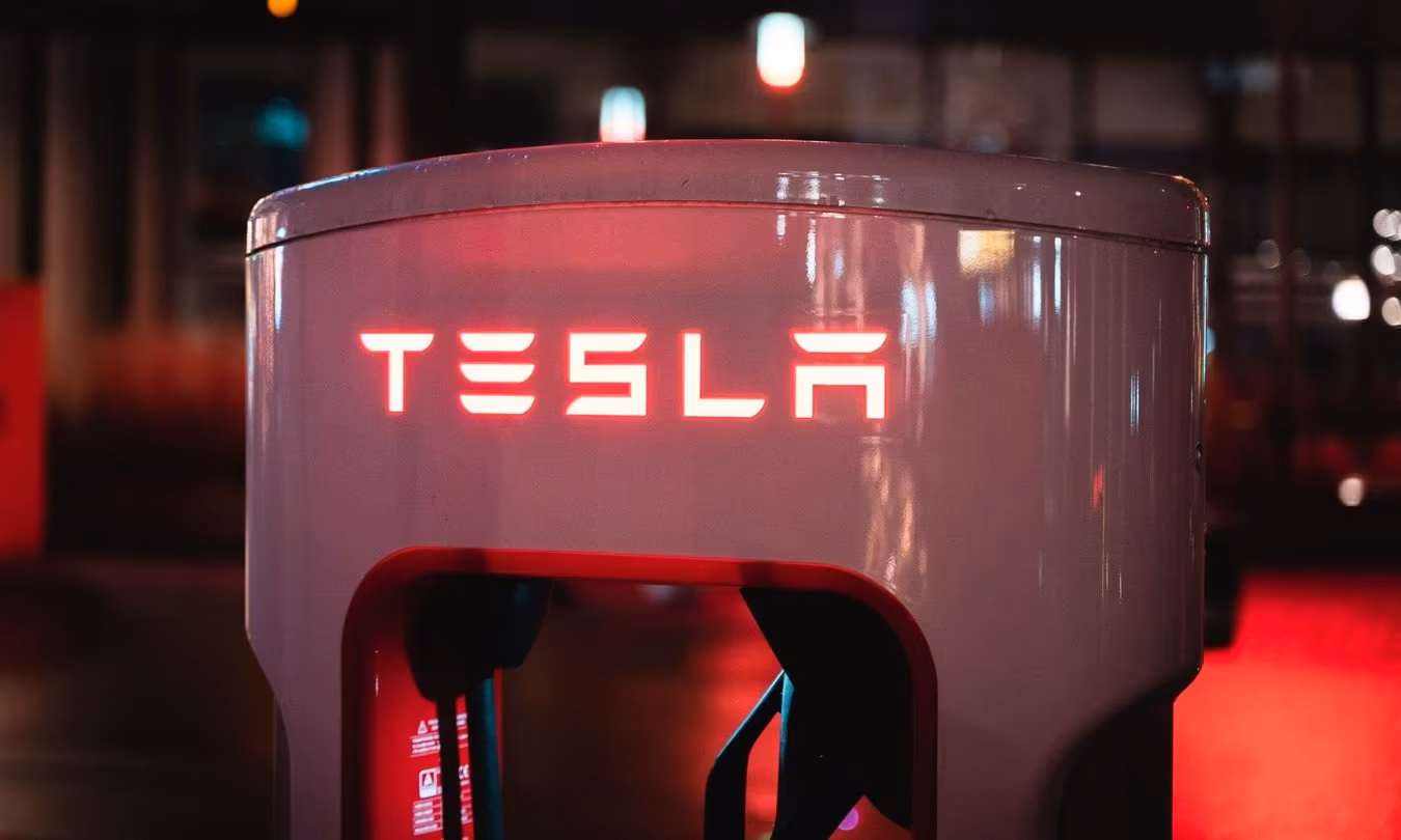 ��������� Hina �������� ������-������ �������: ��� ����� �� �������� Tesla