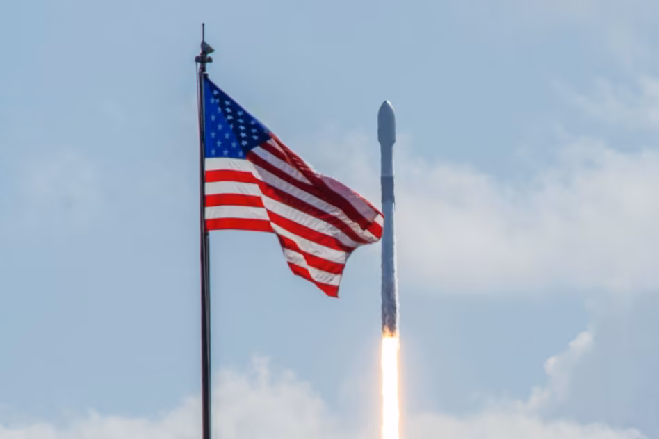 SpaceX ����� ��������� ���������: 1330 ����������� � $9,2 ����