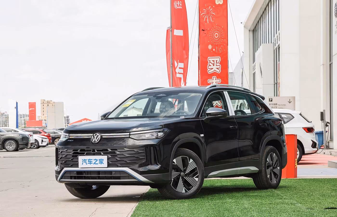 ������ Volkswagen Tayron L PHEV ������ ��������� � �����: 197 �.�. � 1430 �� �������