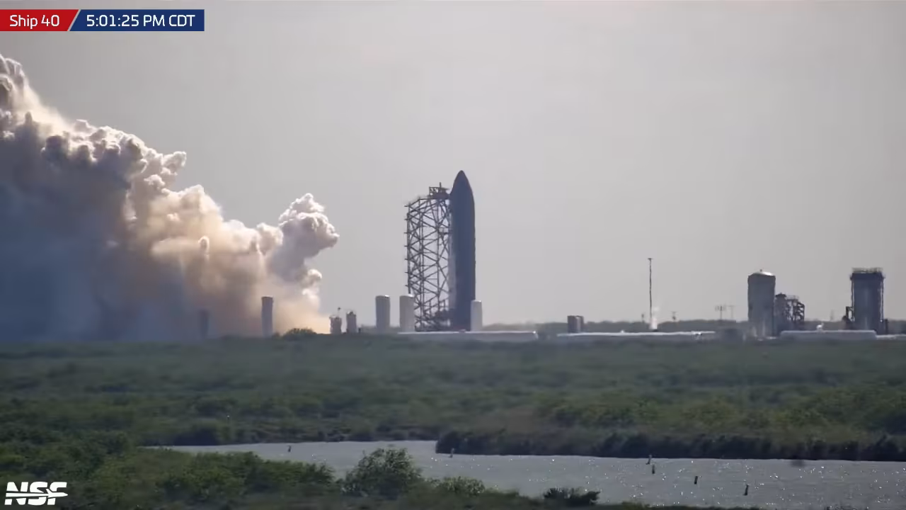 SpaceX провела полные огневые испытания Starship S40: все 6 двигателей сработали SpaceX провела полные огневые испытания Starship S40: все 6 двигателей сработали