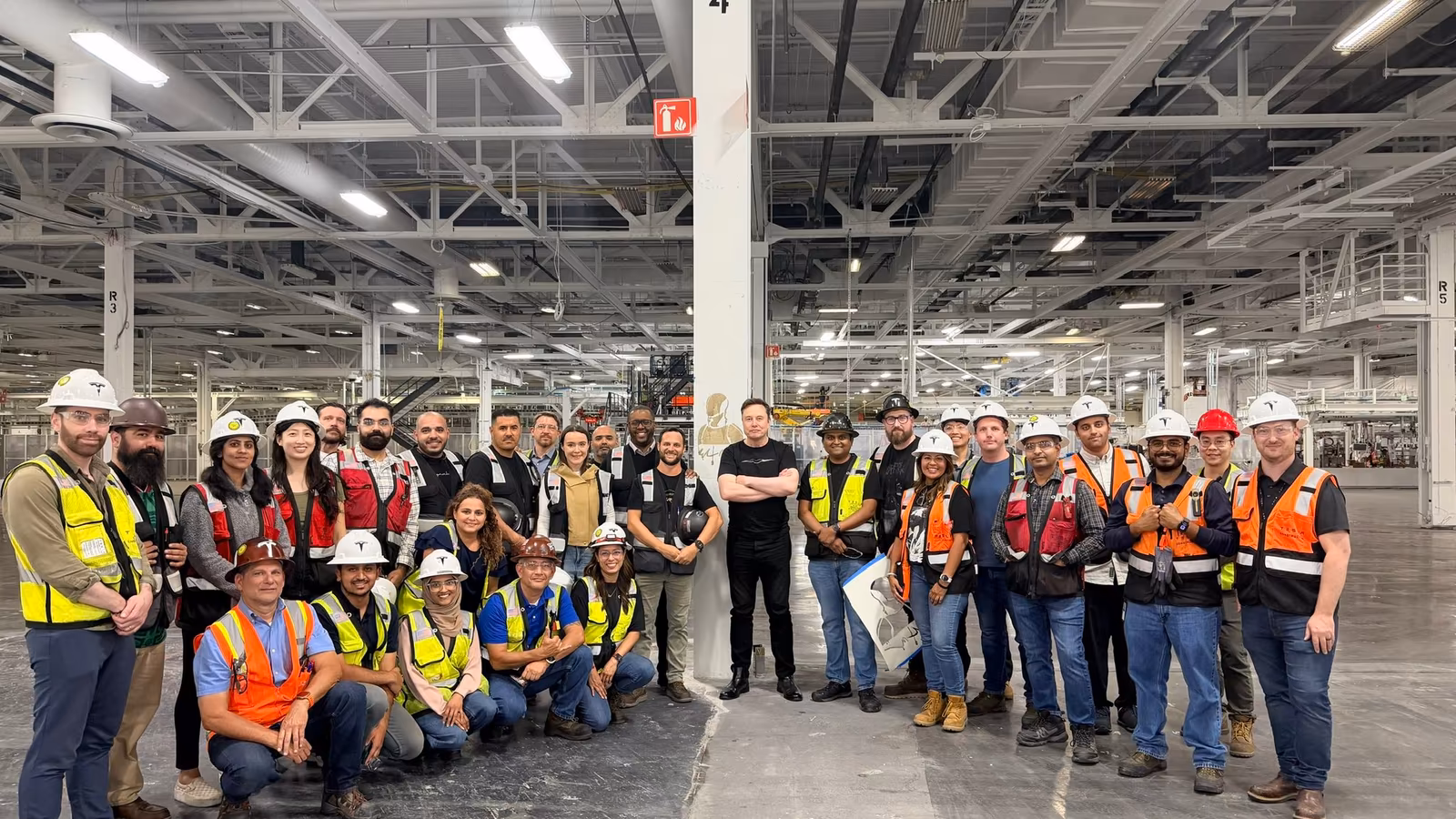 Tesla за четыре месяца переоборудовала завод под выпуск роботов Optimus Tesla за четыре месяца переоборудовала завод под выпуск роботов Optimus