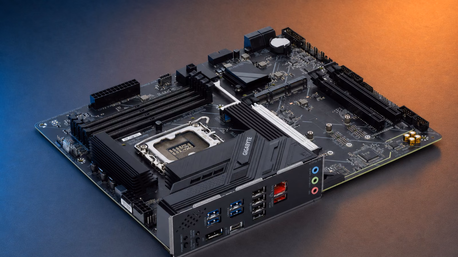 Gigabyte Z890 D Plus: бюджетная плата на топовом чипсете Intel Z890 с заметными компромиссами Gigabyte Z890 D Plus: бюджетная плата на топовом чипсете Intel Z890 с заметными компромиссами