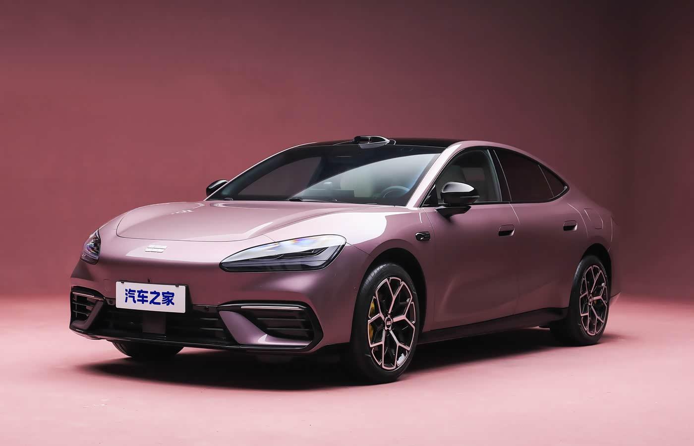 Geely представила Galaxy TT Ultra — конкурента Xiaomi SU7 за 29 тысяч долларов