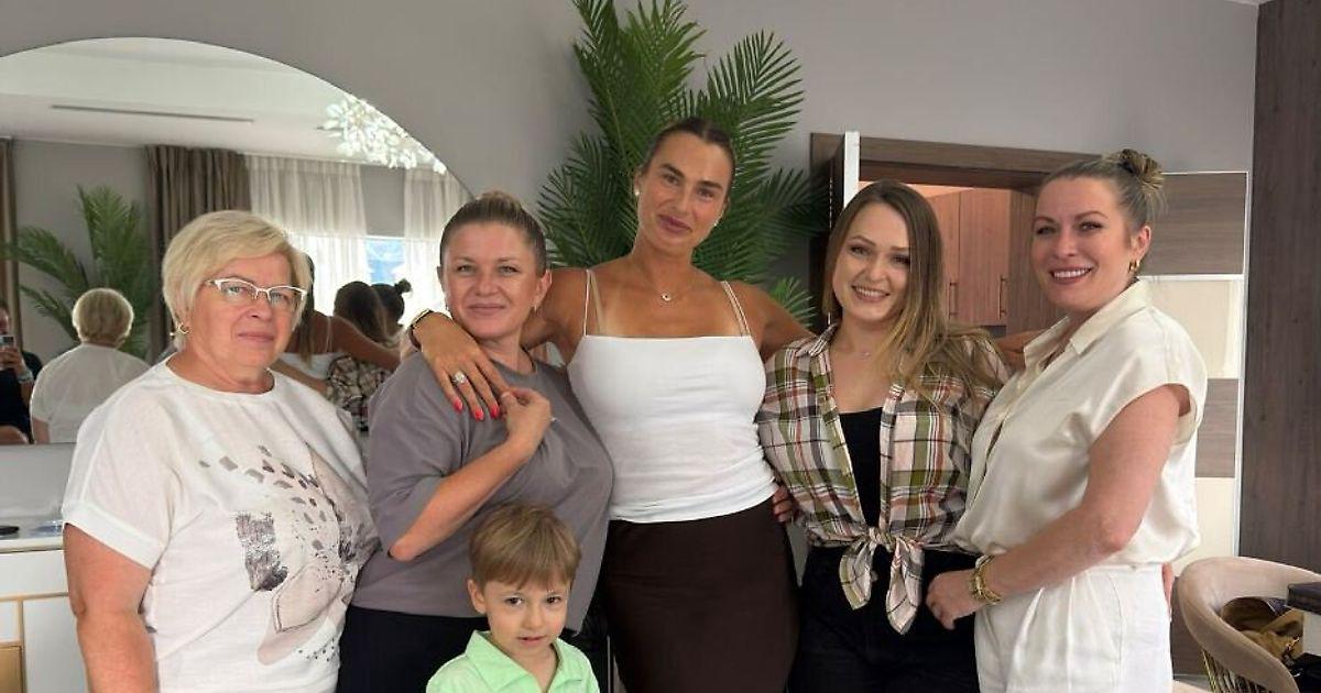 Арина Соболенко показала семейные фото из Беларуси и открыла новые корты в Минске