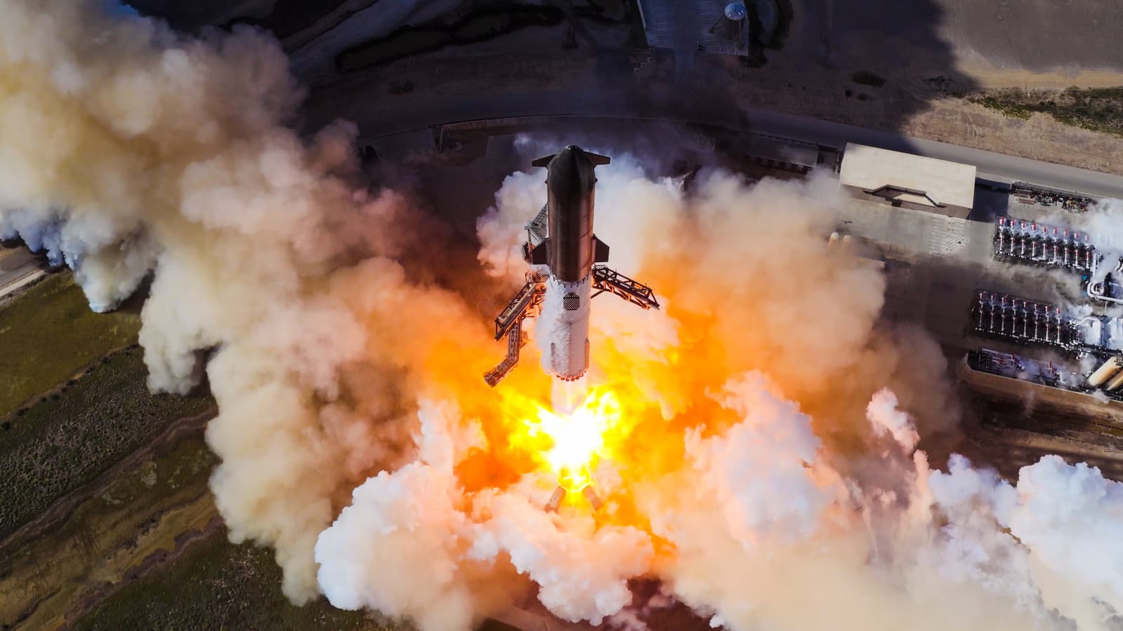 SpaceX готовит первый орбитальный полет Starship и раскрыла финансовые итоги