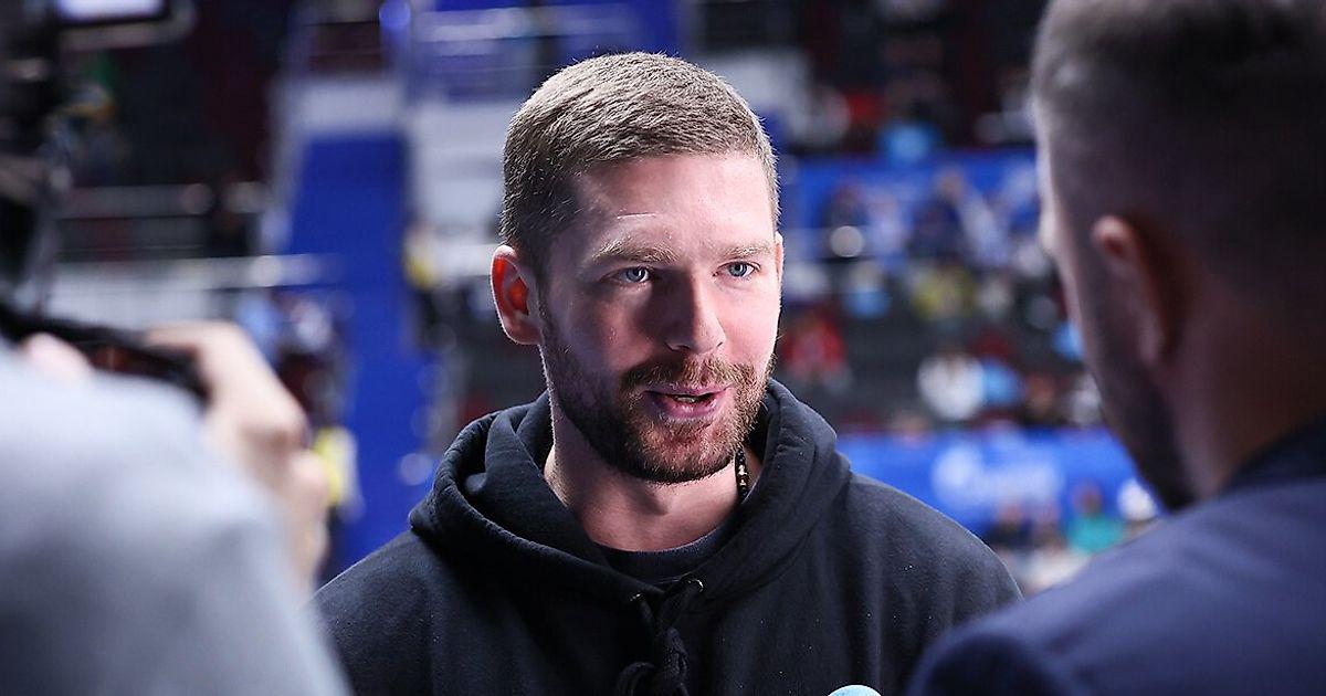 Кузнецов заявил, что устал от смартфонов и думает о кнопочном телефоне