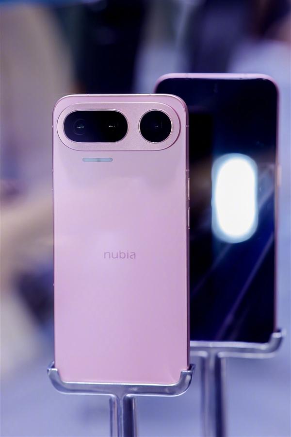 Nubia NaviX Ultra ������� 16 ��������: 144 ��, ������� 7100 ���, ������ ������ �� 50 ��
